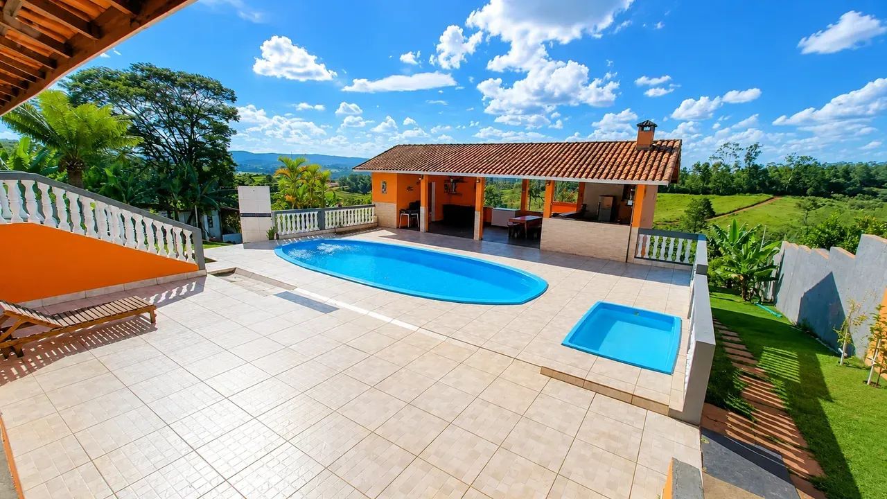 Chácara em Cotia, Piscina, Churrasqueira e campo de futebol
