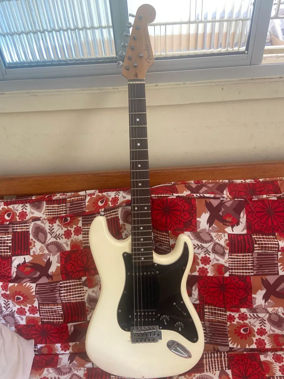 Guitarra Fender Statro