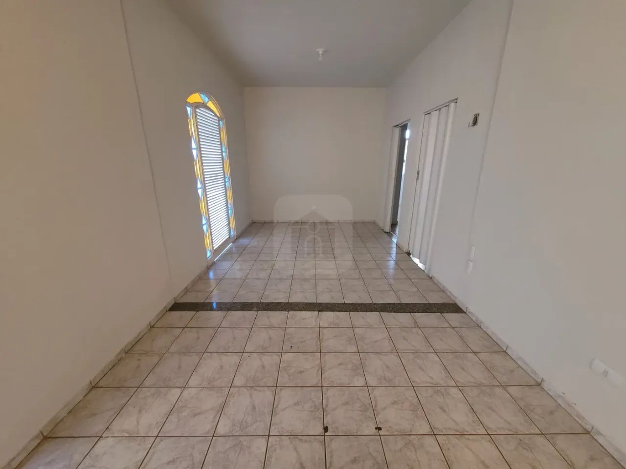 Casa comercial para locação no bairro Lidice