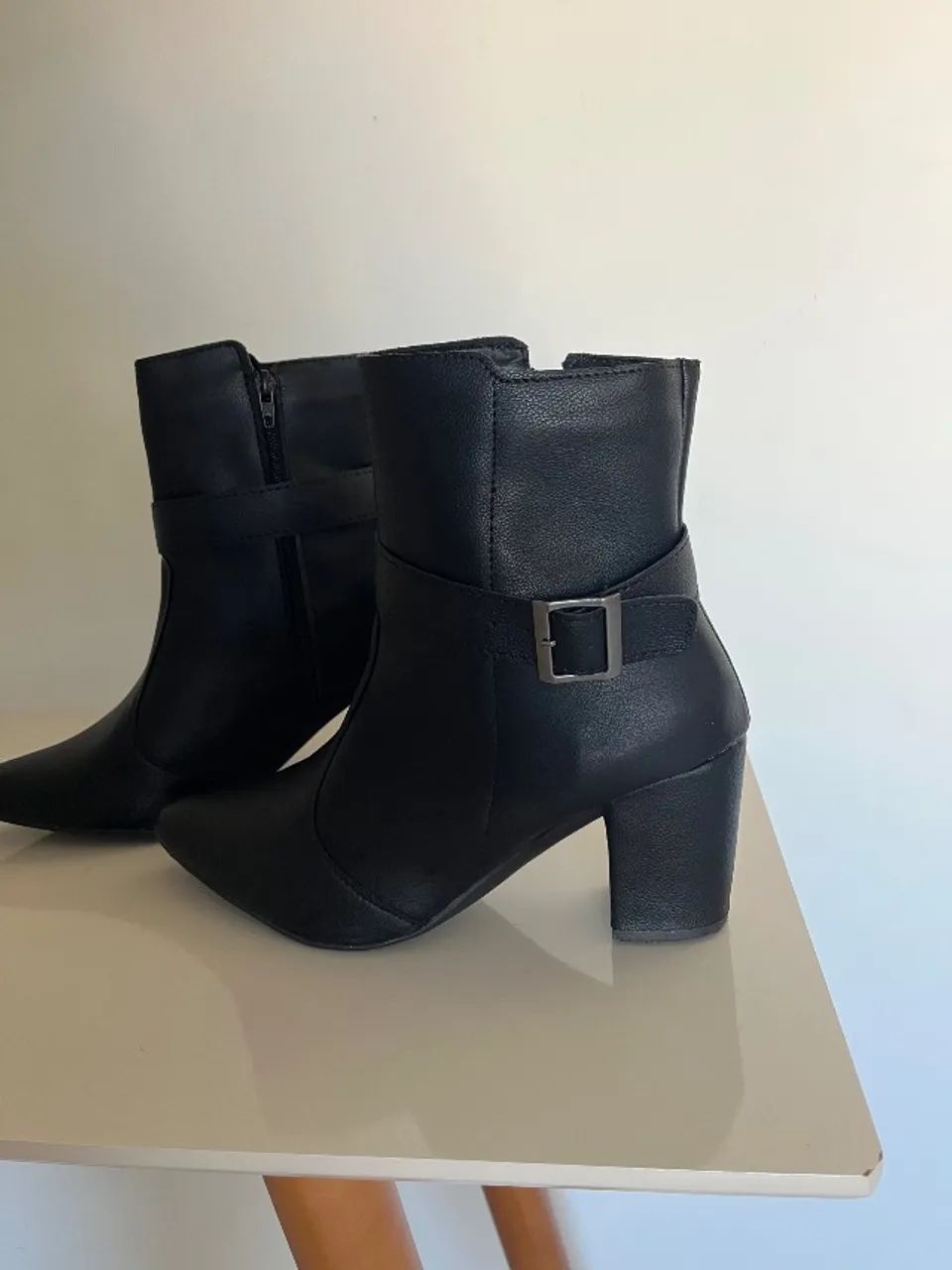 Vendo bota tamanho 38 - Foto 2