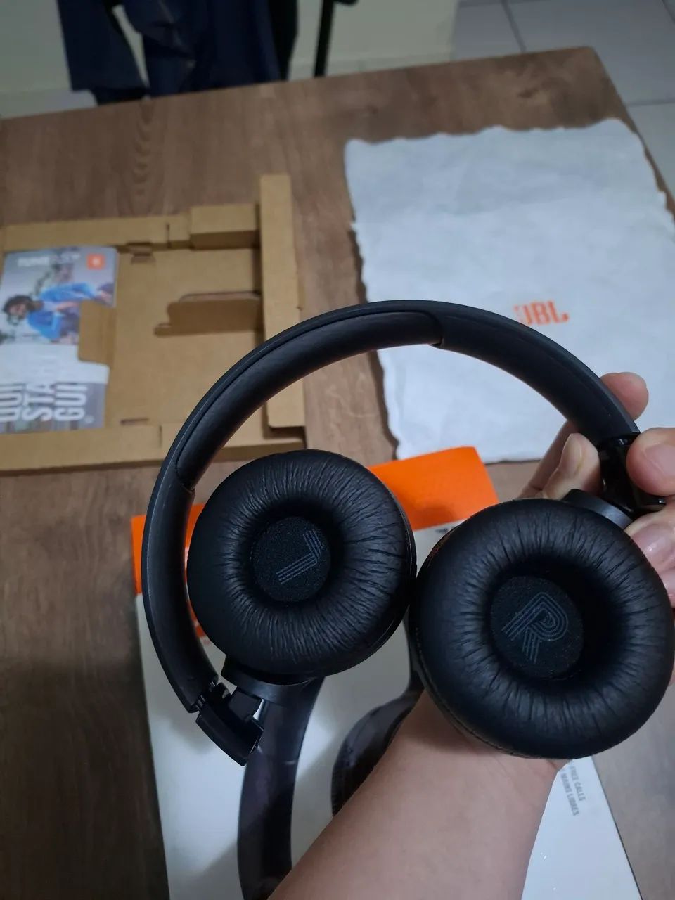 Fone Bluetooth preto JBL TUNE 520 - Foto 2
