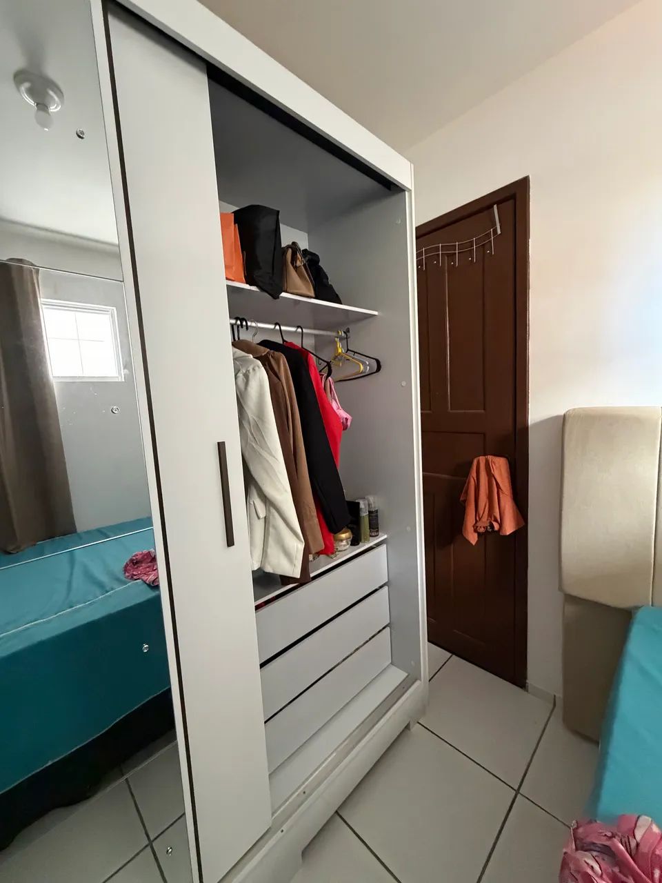 Guarda roupa 3 portas bem conservado  - Foto 4