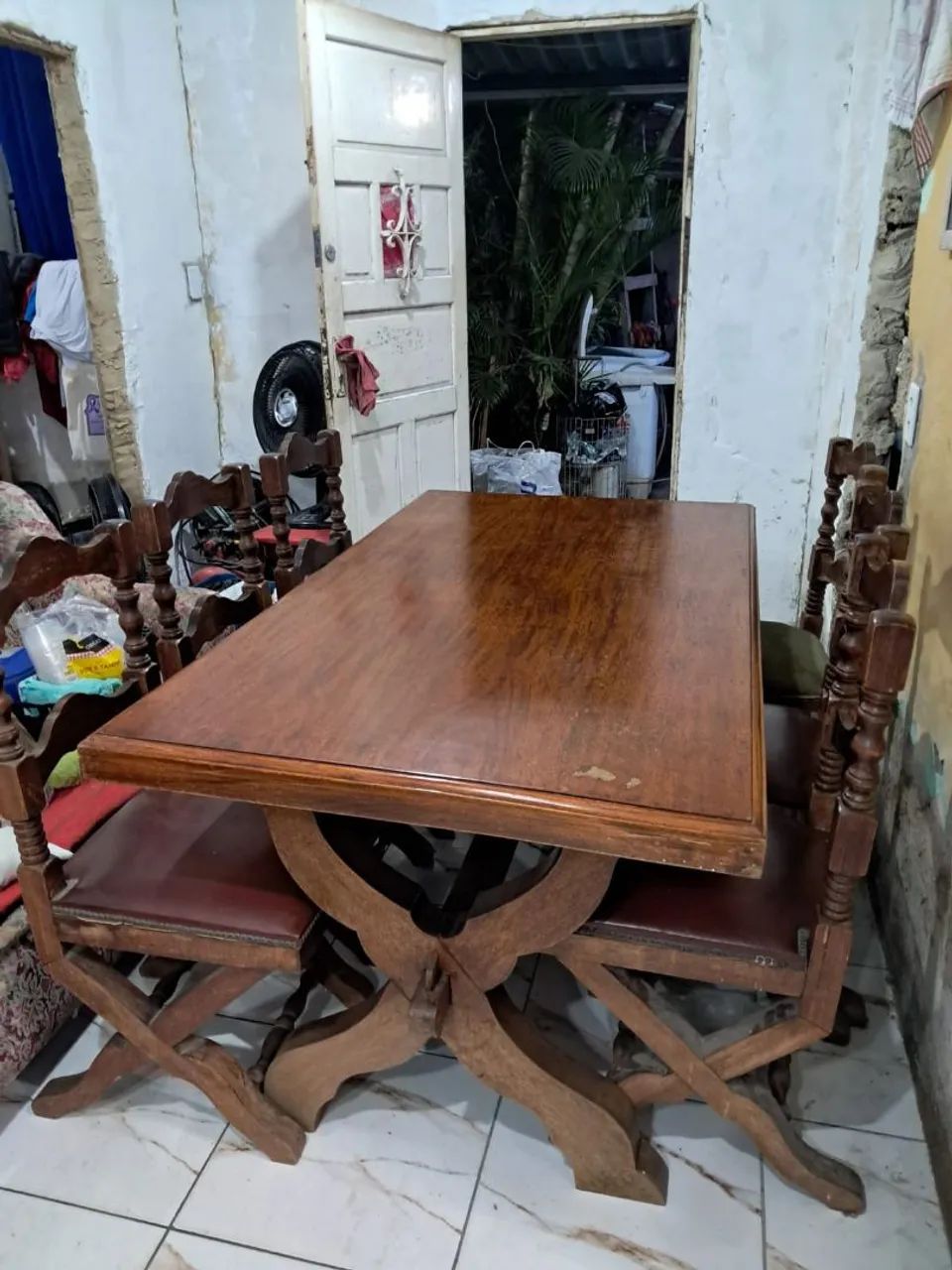 Vendo mesa com 6 cadeiras  - Foto 2