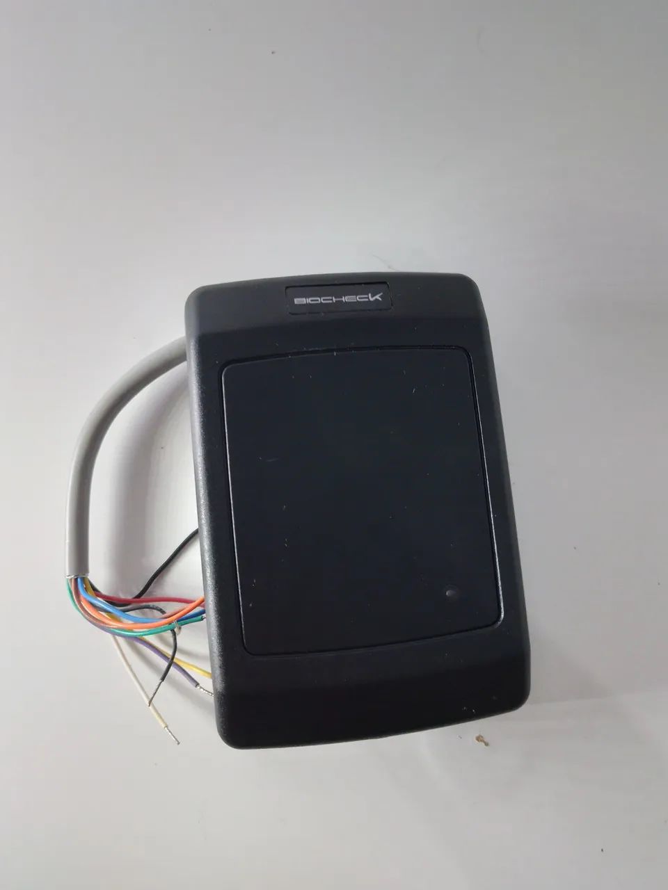 Leitor de proximidade multifuncional