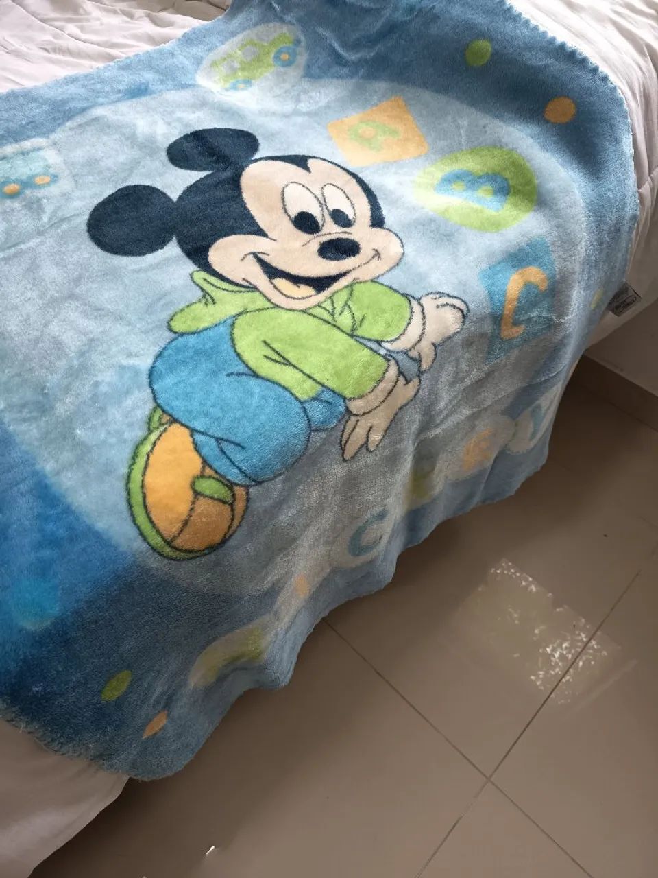 Cobertor bebê Mickey azul  - Foto 3
