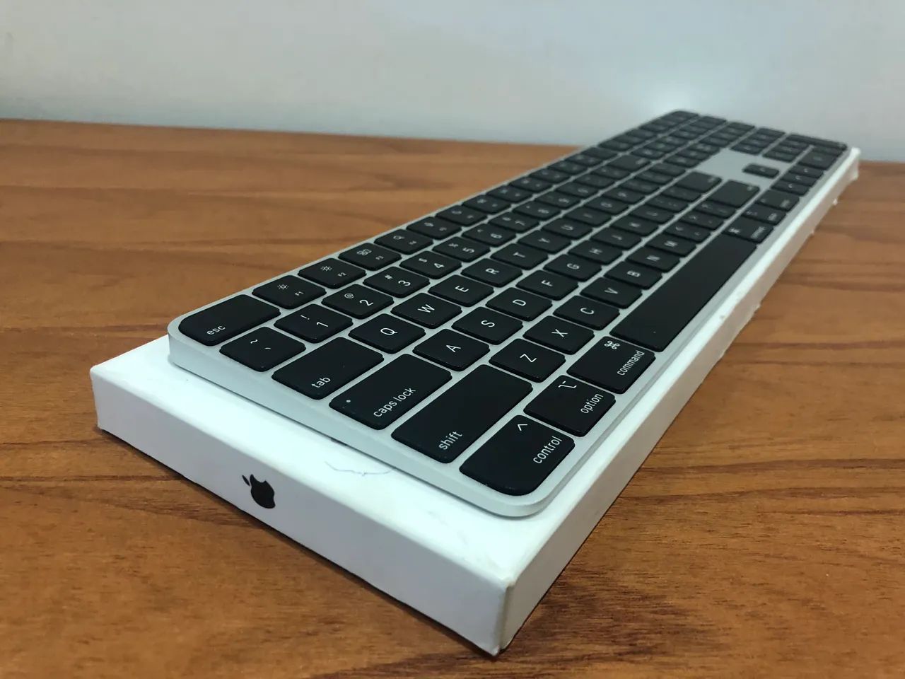 Teclado Apple Magic com ID - Periféricos e Acessórios de