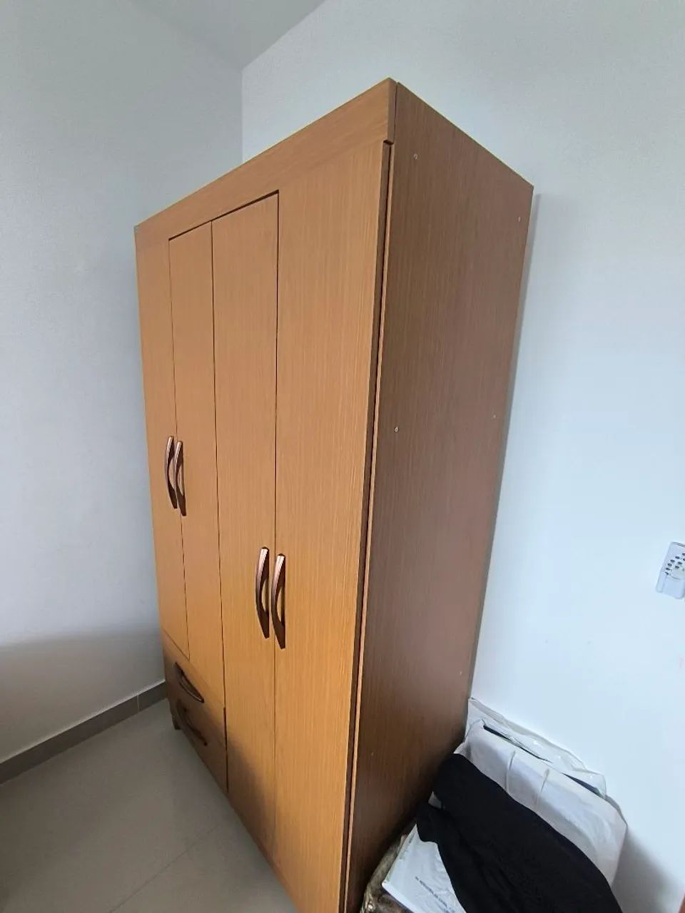 Guarda Roupas pequeno. Excelente estado.  - Foto 2
