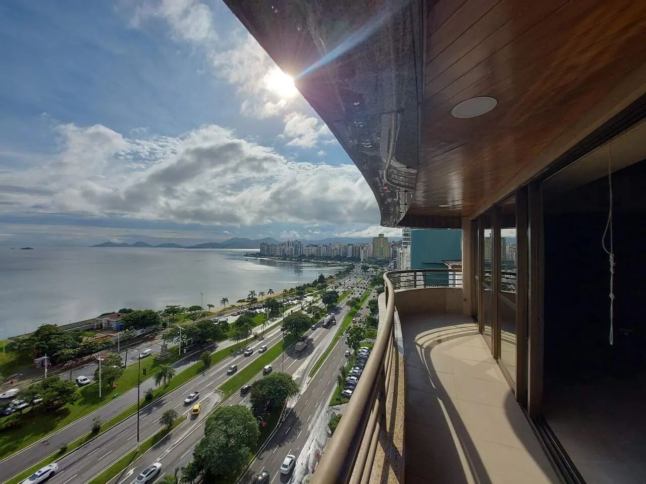 Aluguel | Apartamento 2 suítes (1 com closet) no Centro