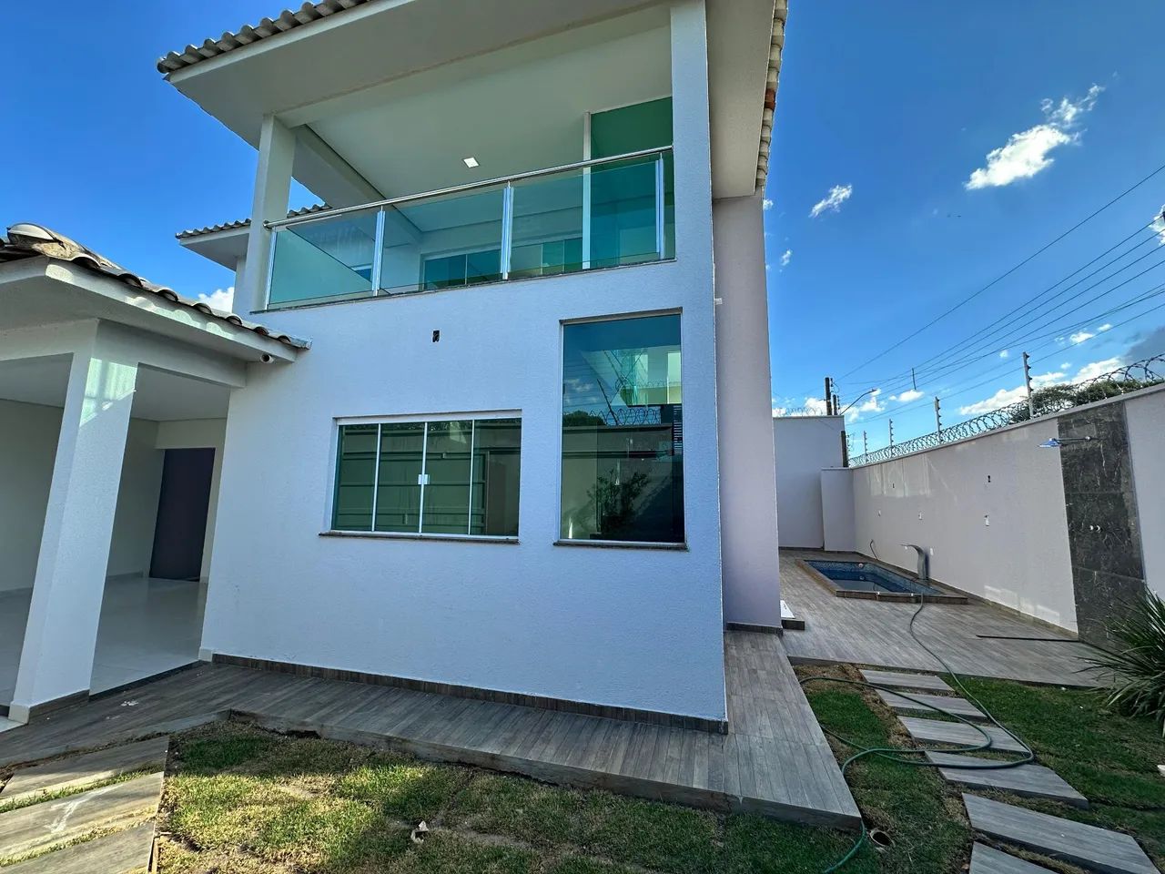 Sobrado com 4/4 2 Suites e Piscina  - Foto 5