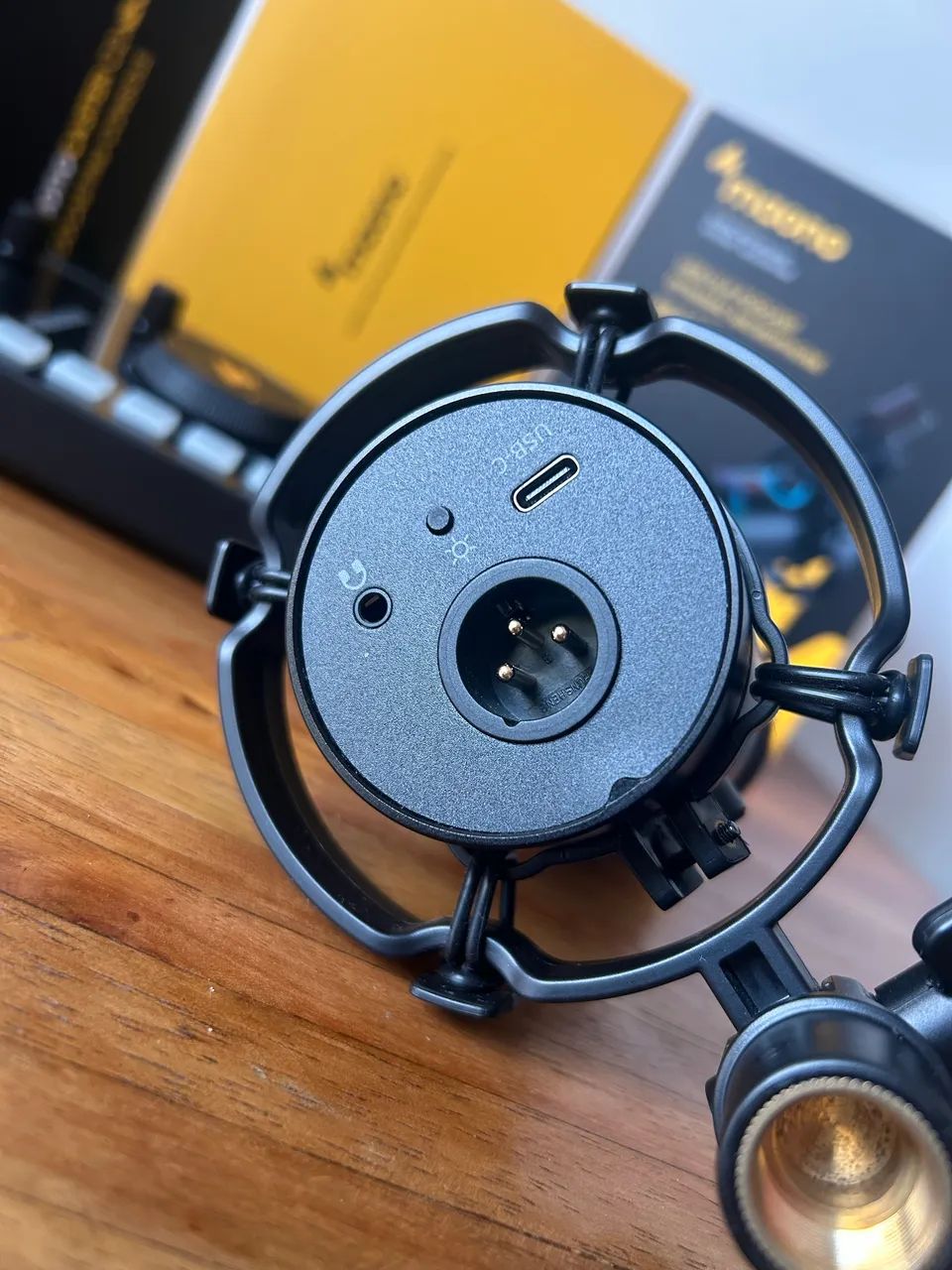 Microfone Maono PD200X + Caster C2 Neo | Estado de Novo - Foto 3