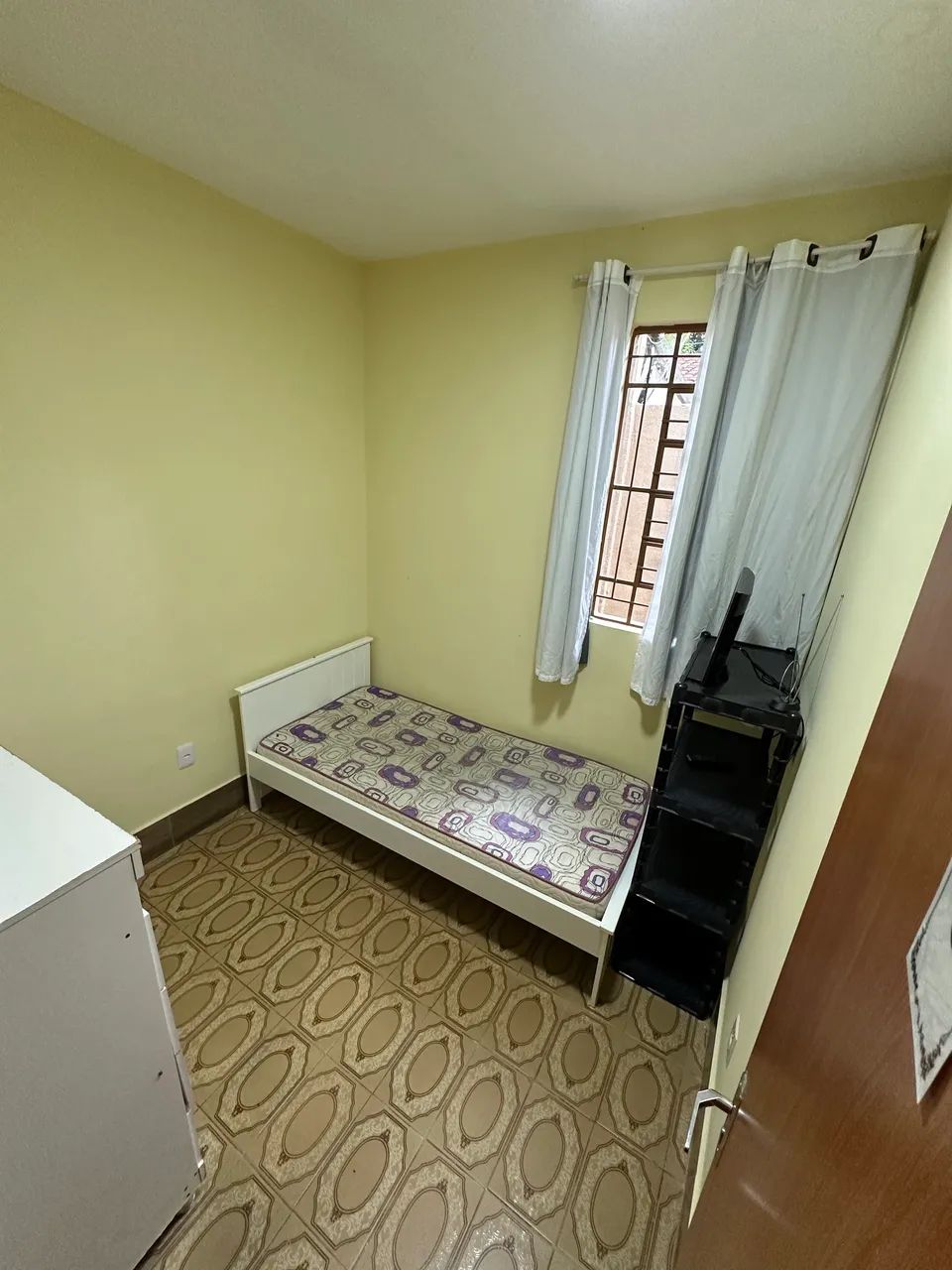 Apenas moças - Quarto Mobiliado Individual em República