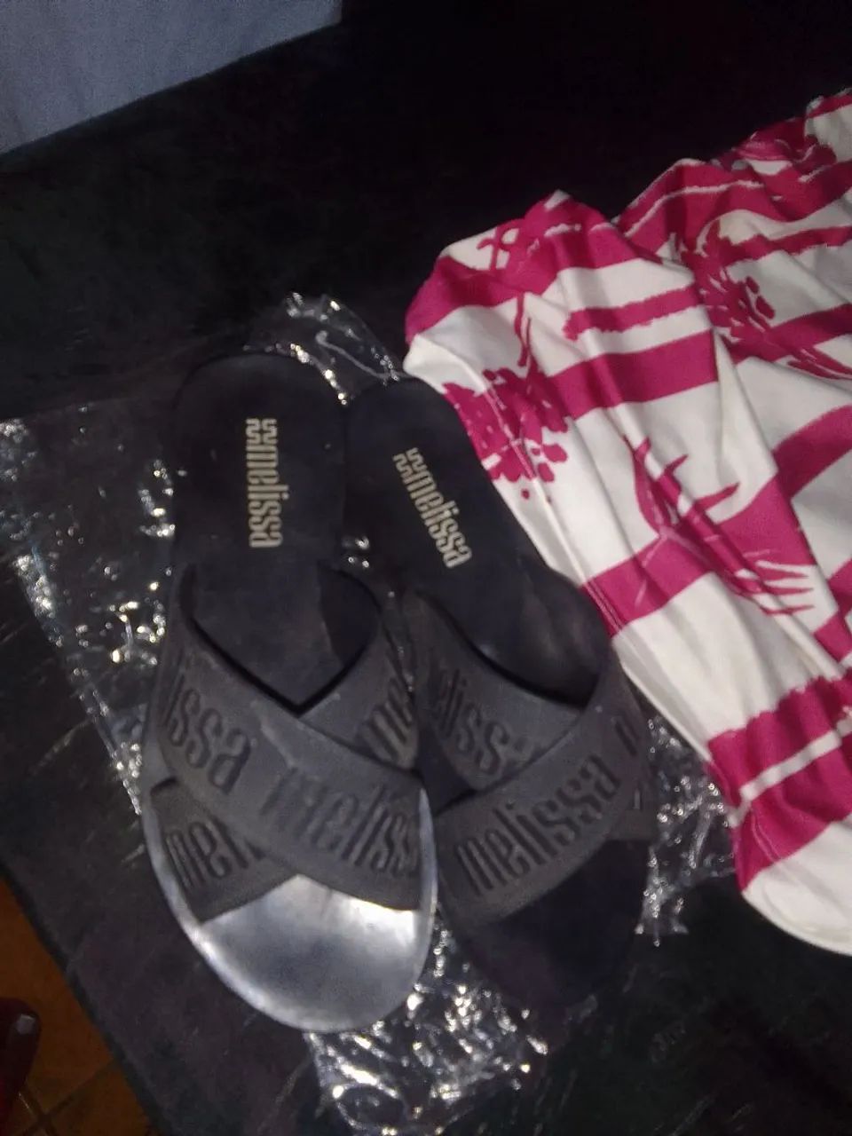 Roupas e sandália 