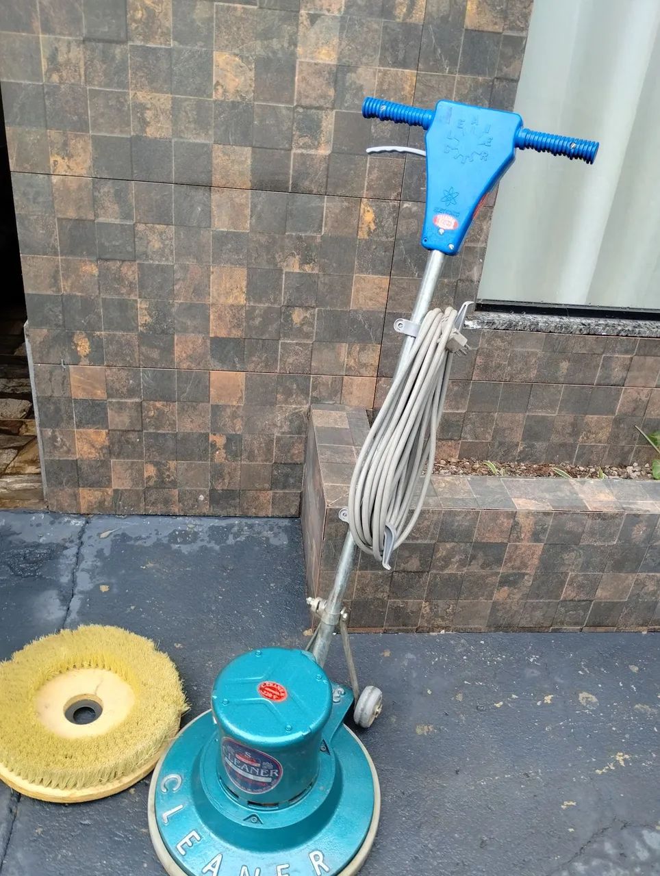 Enceradeira clener 350 praticamente zera usada 2 vezes com nota fiscal 1550 reais  - Foto 2