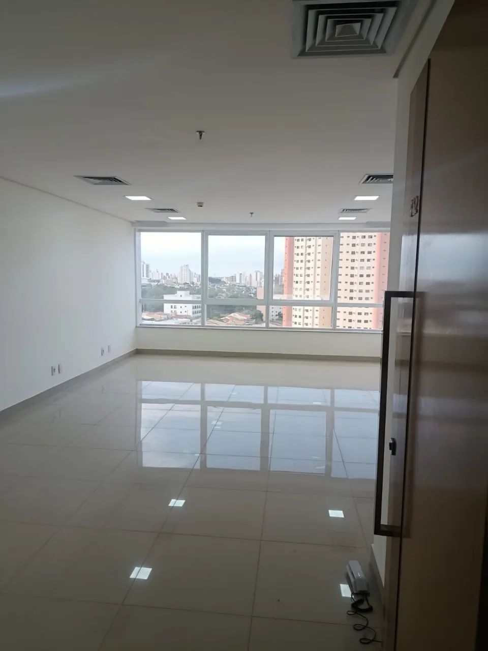 Sala comercial Navarro building