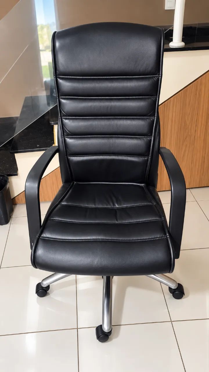 DESAPEGO! Poltrona Presidente TECNO SEATING em Couro Legítimo - Executiva - Nova! - Foto 4