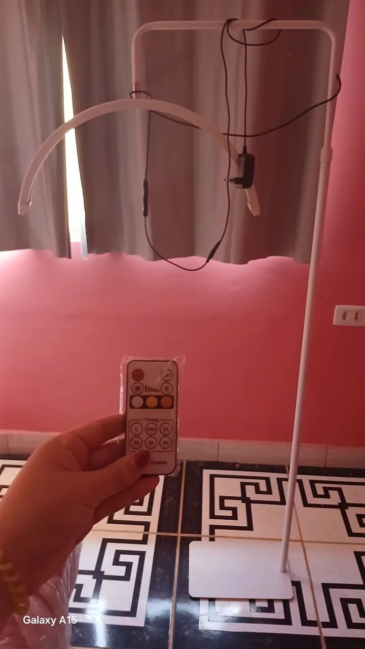 Maca rosa e Luminária Arco Meia Lua com Base de Chão Uso para Estética e Decoração - Foto 4