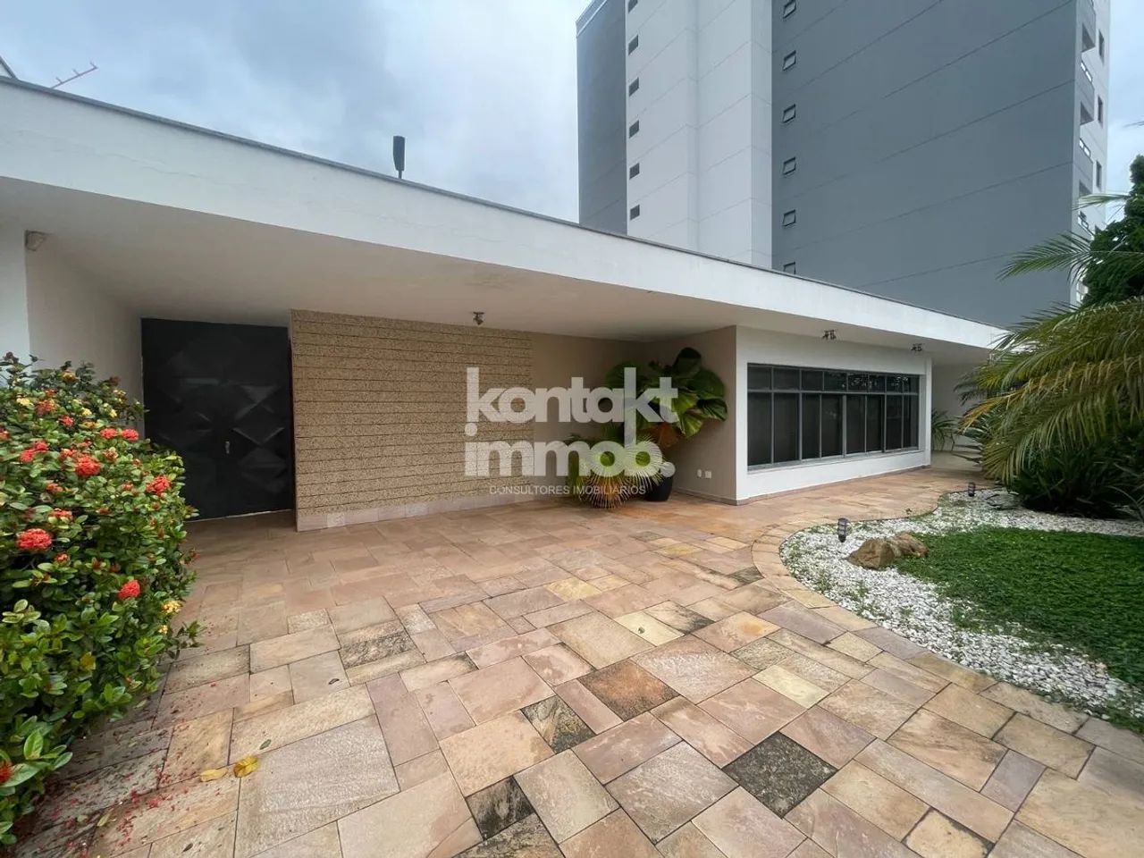 Casa à venda e para alugar 5 quartos em Vila Lucy