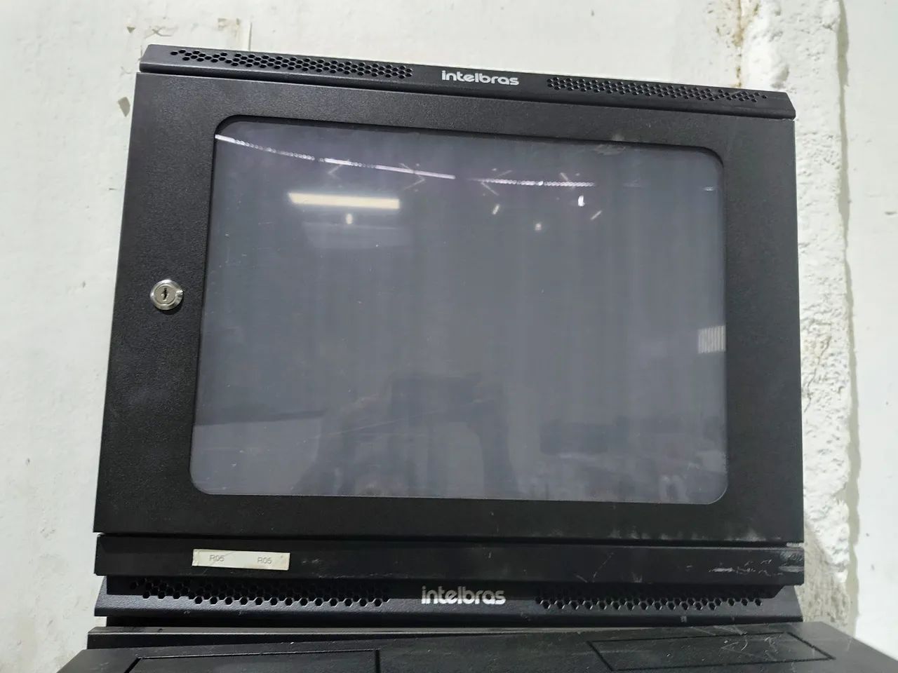 Rack Intelbras 8u Com Chave Semi-novo  - Foto 2