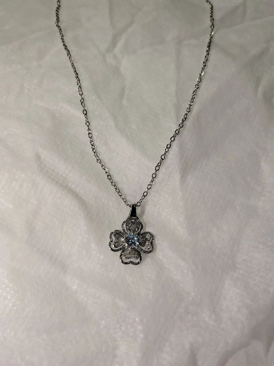 Cordão Feminino Prata,Com Pingente de Flor  
