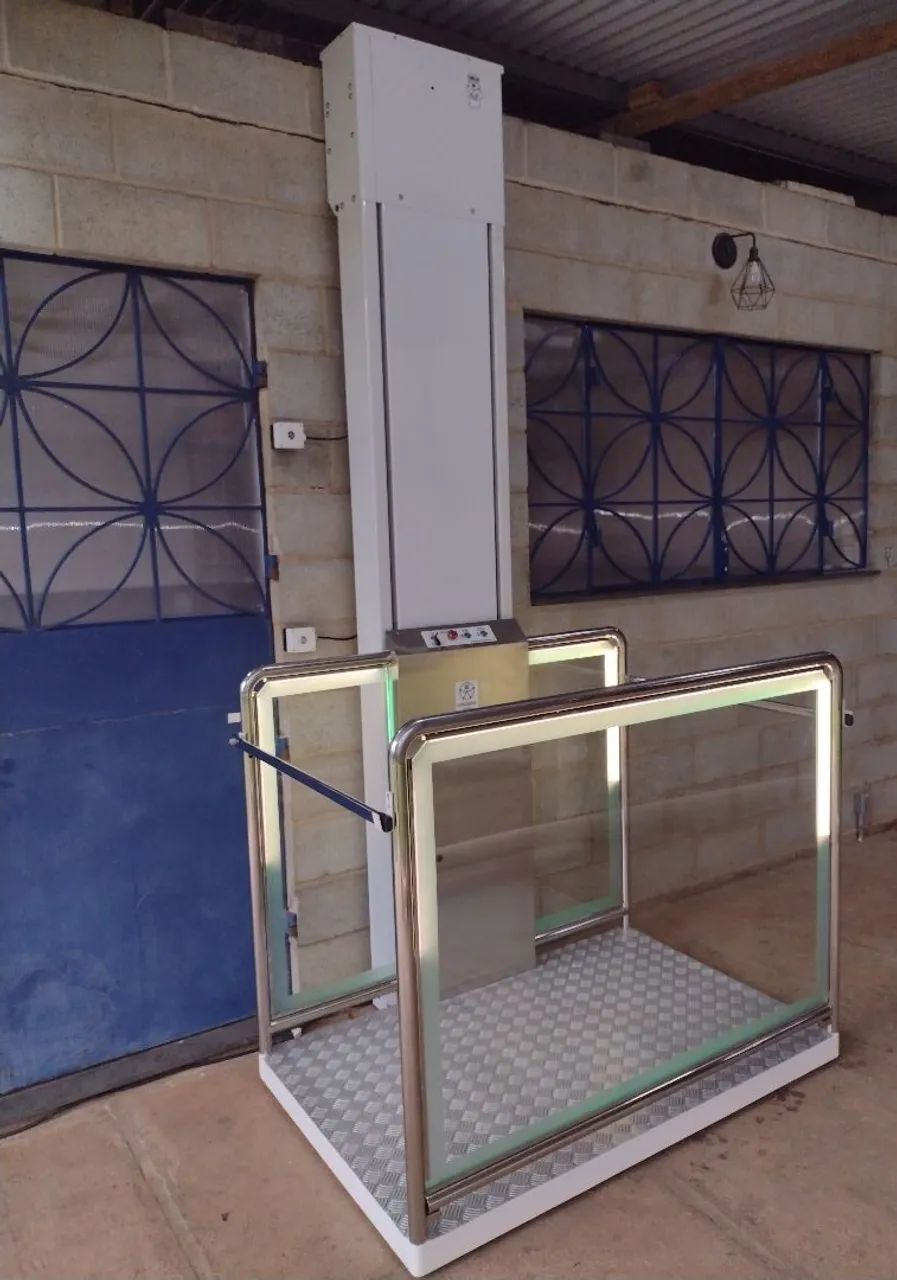 Plataforma elevatória de acessibilidade 