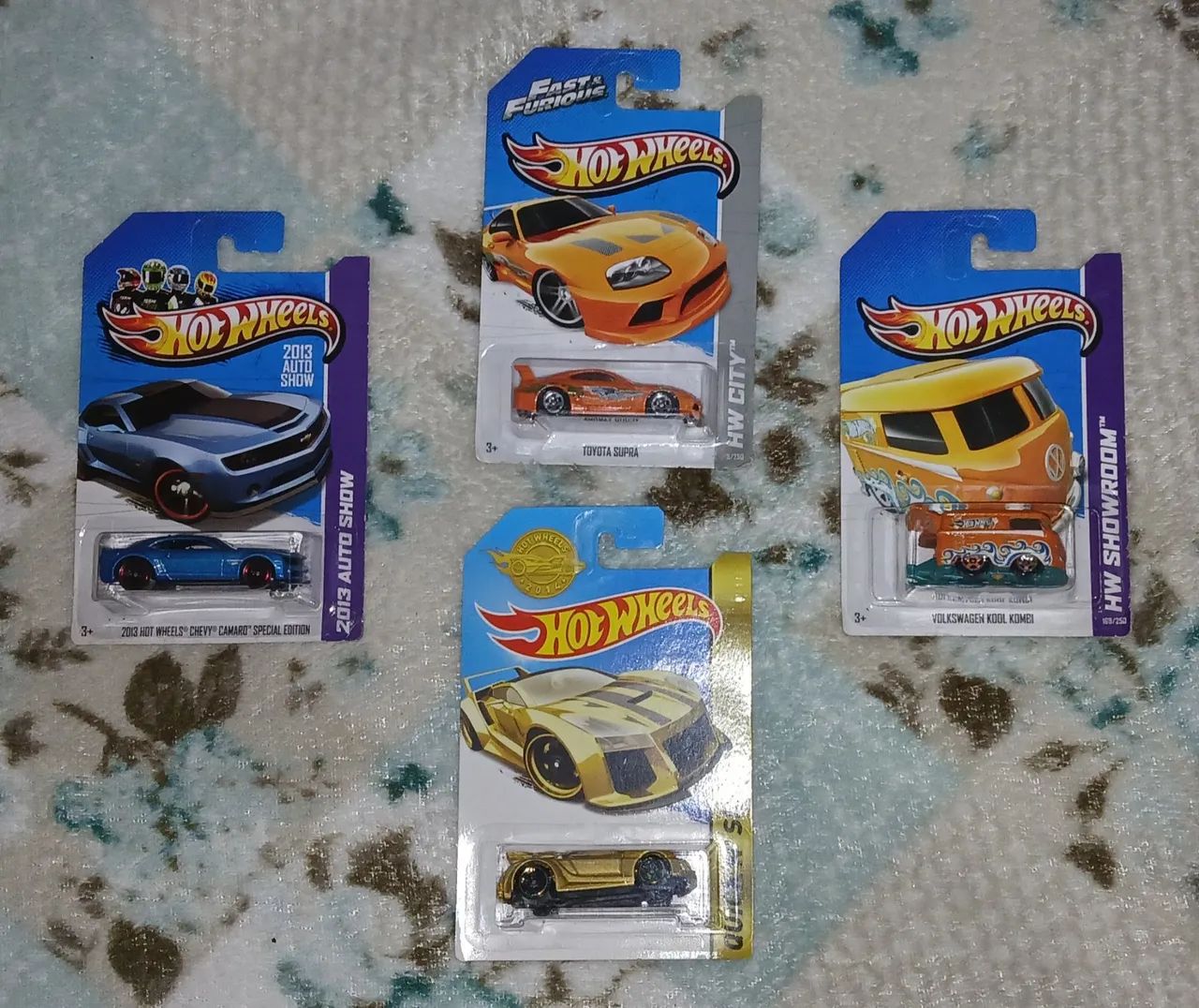 Lote de 4 Miniaturas Hot Wheels !!! - Hobbies e coleções - Olaria