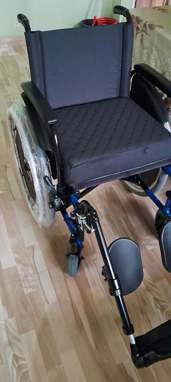 Cadeira de rodas ortobrás avd pés elevaveis nova - Foto 4