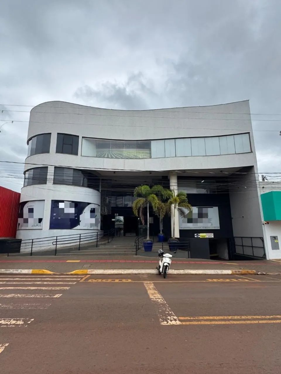 Vende-se Sala Comercial Mobiliada - Shopping Maracaju