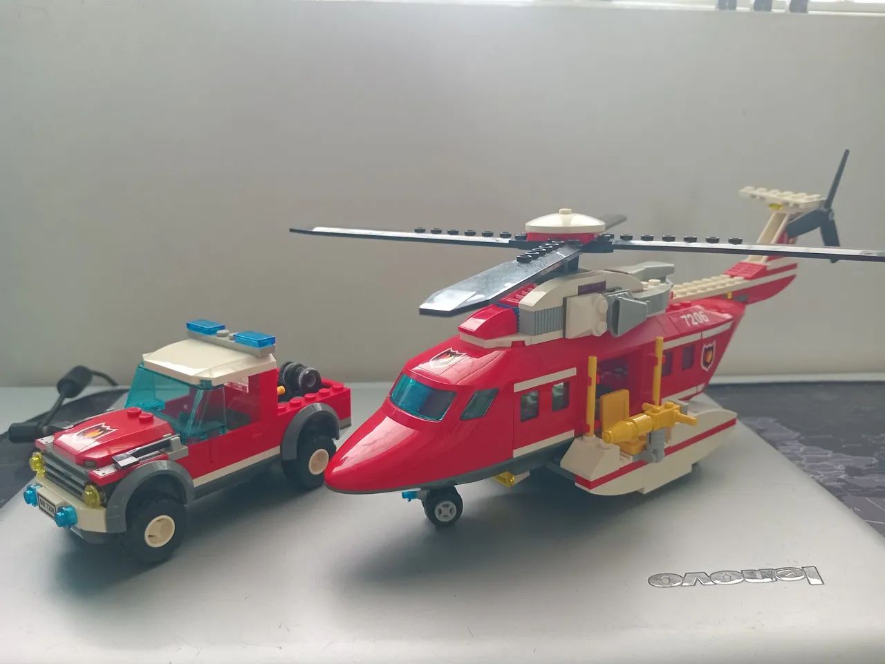 Brinquedo Lego City Helicóptero bombeiros + Jipe