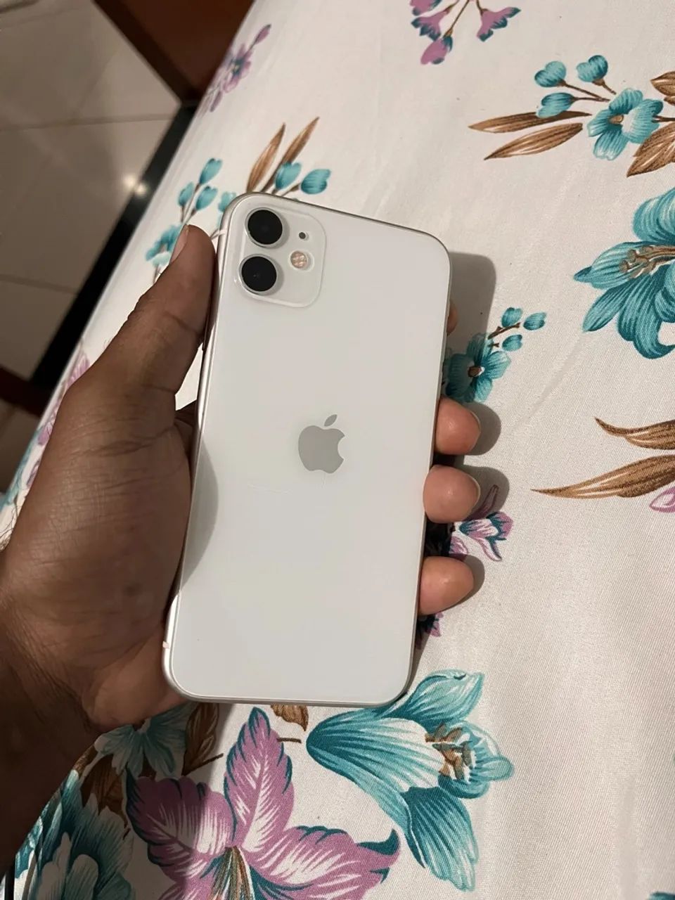 iPhone 11 bem conservado 