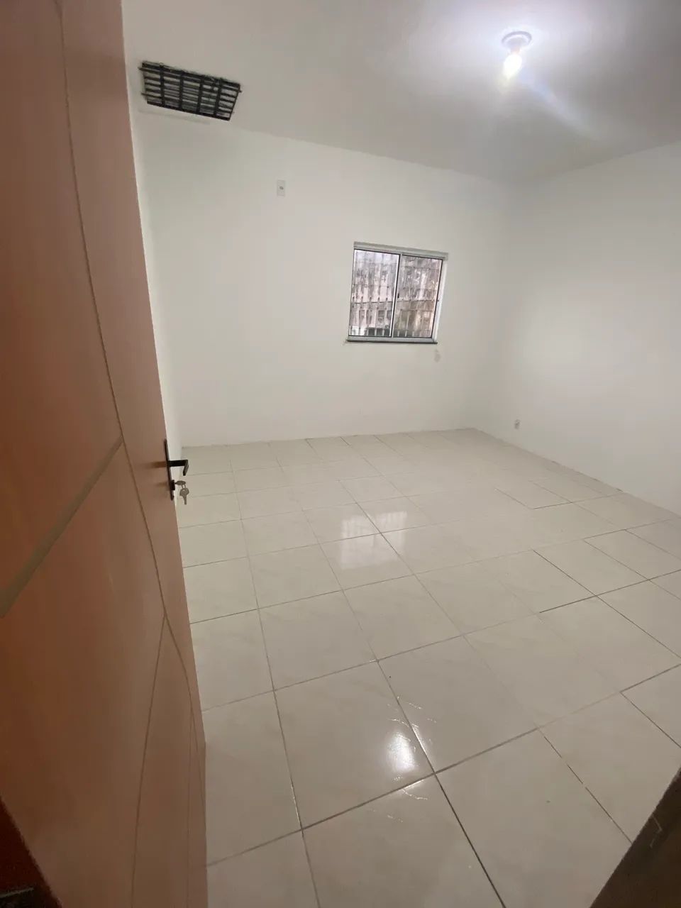 Apartamento sobre loja centro próximo à Dúvel concessionária 