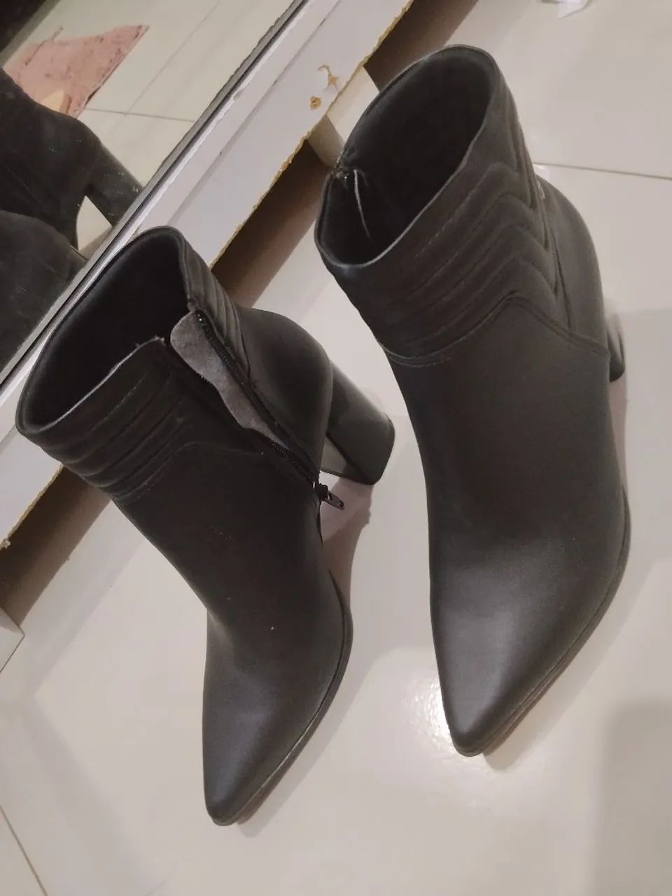 Bota cano curto preta 37