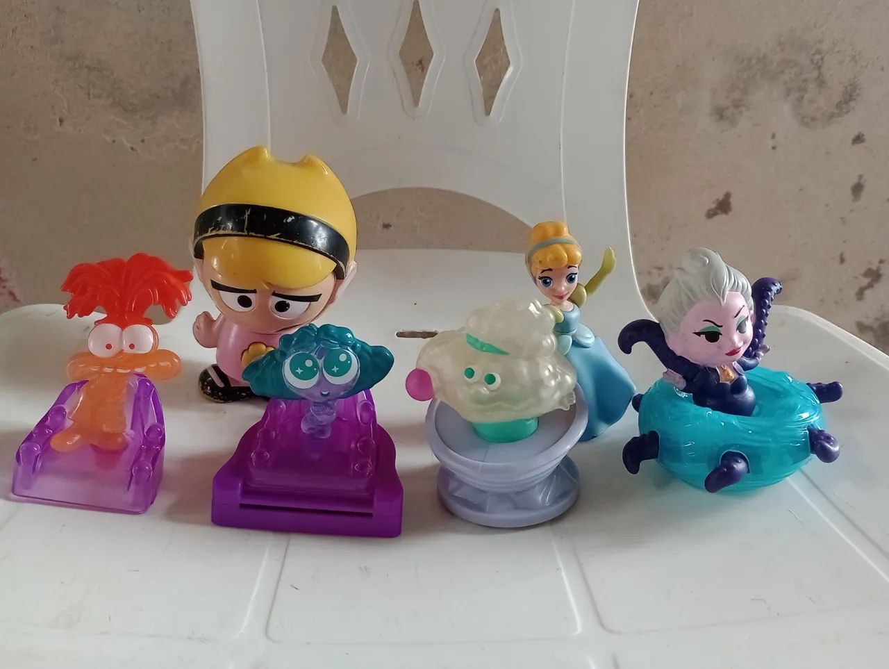 Bonecas e feminina 