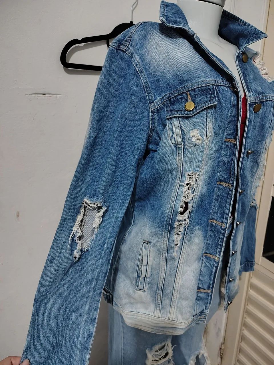 Jaqueta jeans feminina revanche desapego  - Foto 2