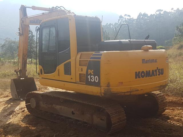 Escavadeira Komatsu PC130-8, ano 2013 (HE03)