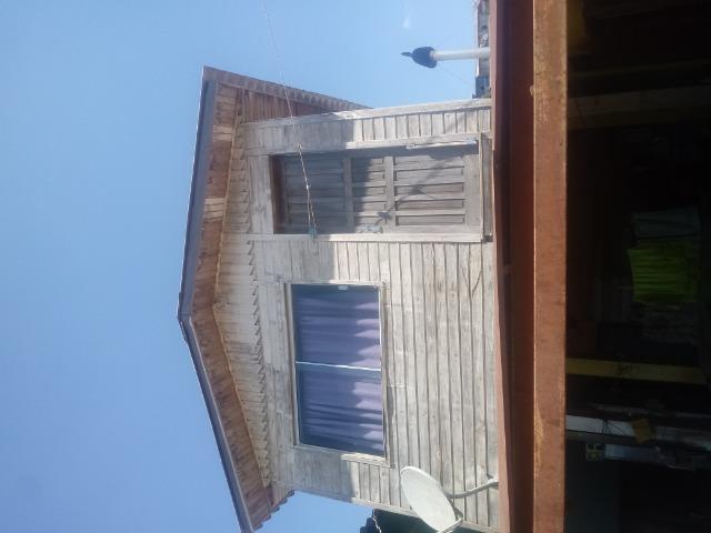 Venda de terreno com casa de madeira - Foto 5