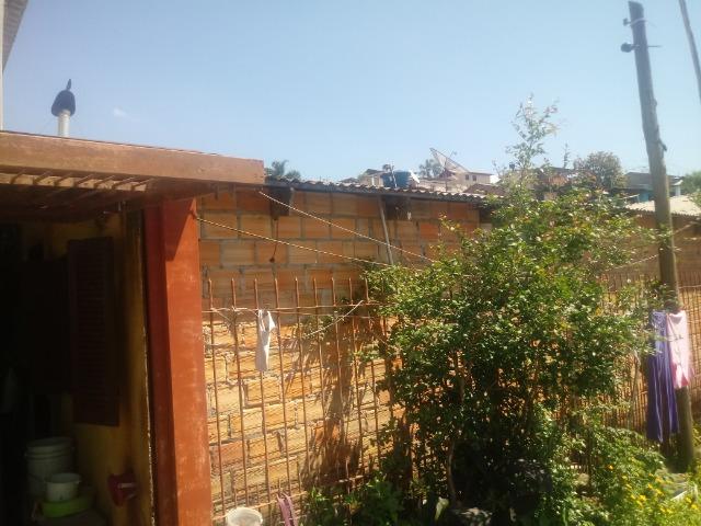 Venda de terreno com casa de madeira - Foto 14