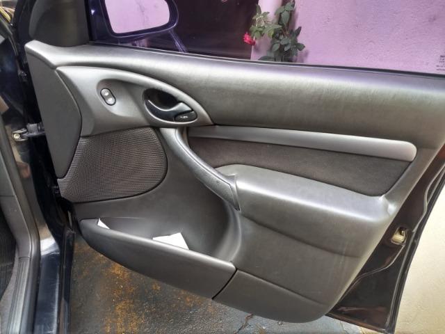 Focus Sedan - Foto 10
