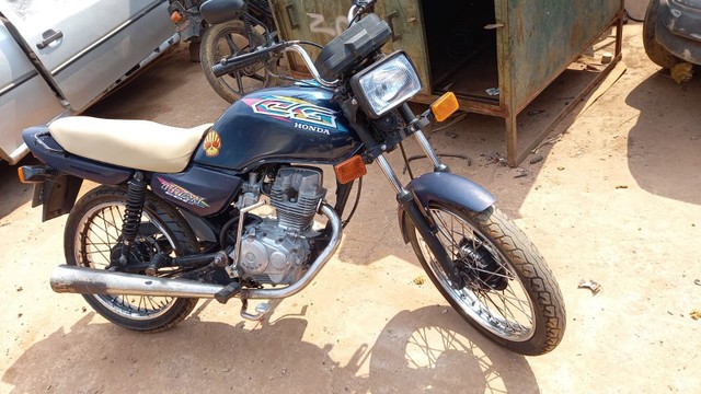 VENDO TITAN CG 125 NOVA MOTOR ZERO EM DIAS PLACA MERCOSUL