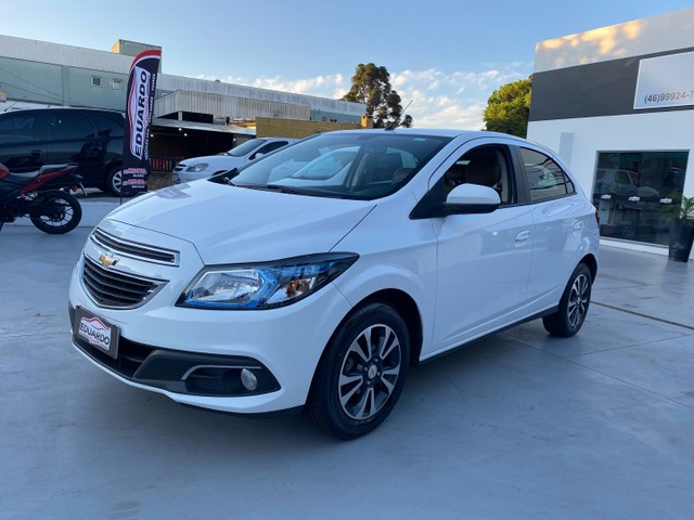 ONIX LTZ 1.4 2015 BRANCO IMPECÁVEL