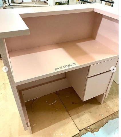 Balcão para Recepção Inteiro Ripado - Rosa para - Studios - Beleza -  - Foto 3