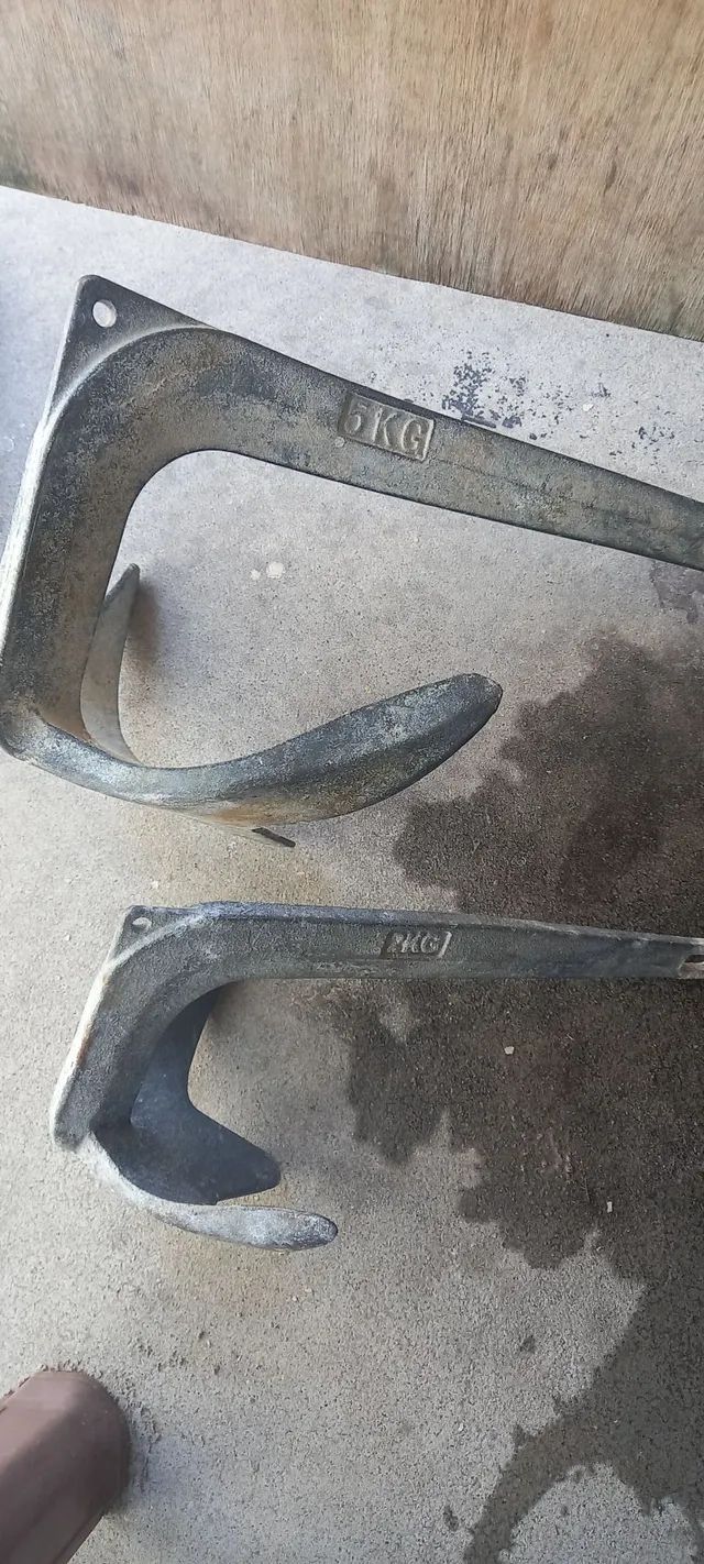 Vendo 2 âncoras 300,00 as duas juntas