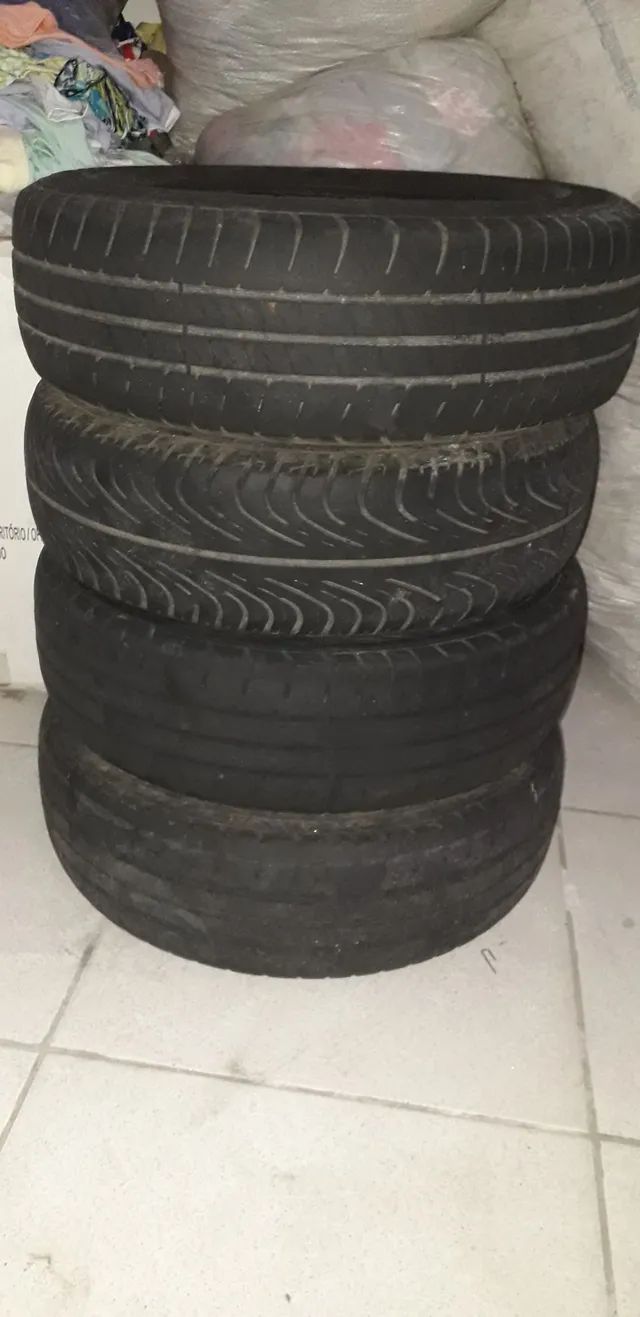 4 pneus (3 GOODYER 175/70/13)(1radical 165/70/R13 
