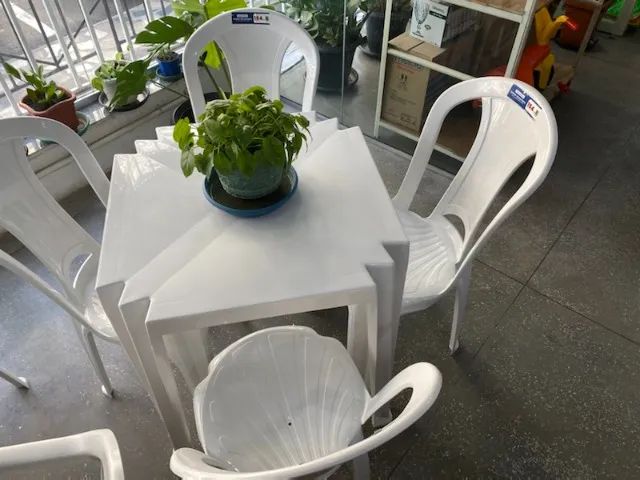 Jogo mesa cadeira Tramontina branca nova pra festas partir de 260 reais cada