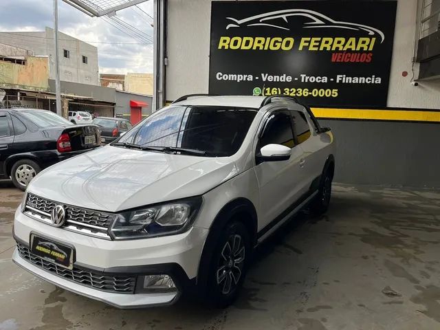 Comprar Picape Volkswagen Saveiro 1.6 G7 Cabine Dupla Cross Flex Cinza 2017  em Ribeirão Preto-SP