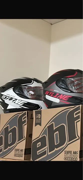 Capacete Skyline - Preto e Branco e Cinza e Vermelho