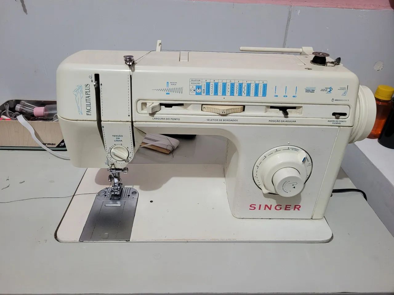 Máquina de Costura Singer Facilita Plus 