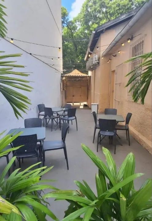 Loja de 250m2 no miolo de Icaraí. Em frente ao Campo de São Bento. Aluguel 7k. Reformada.