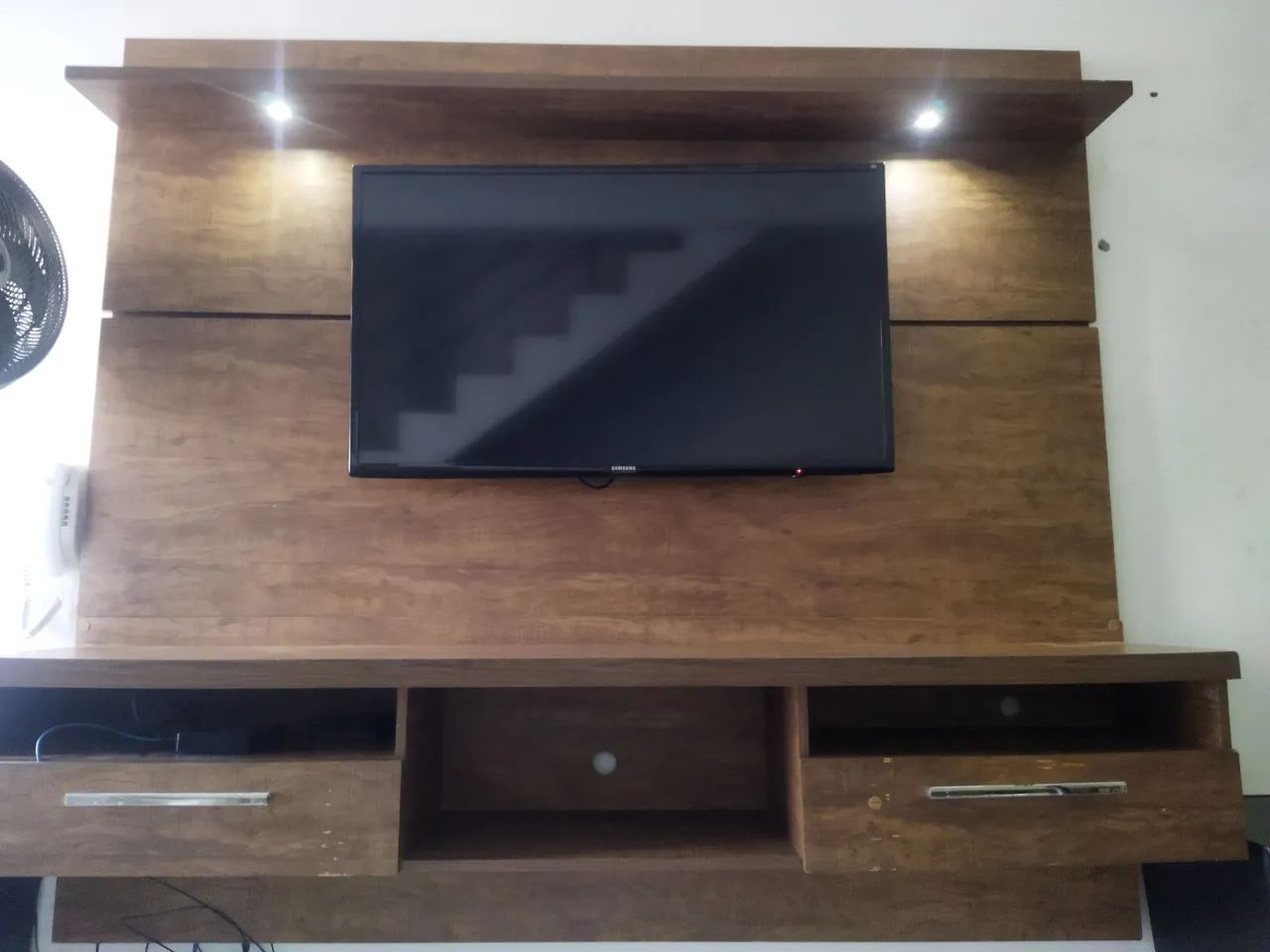 Painel com luminária 