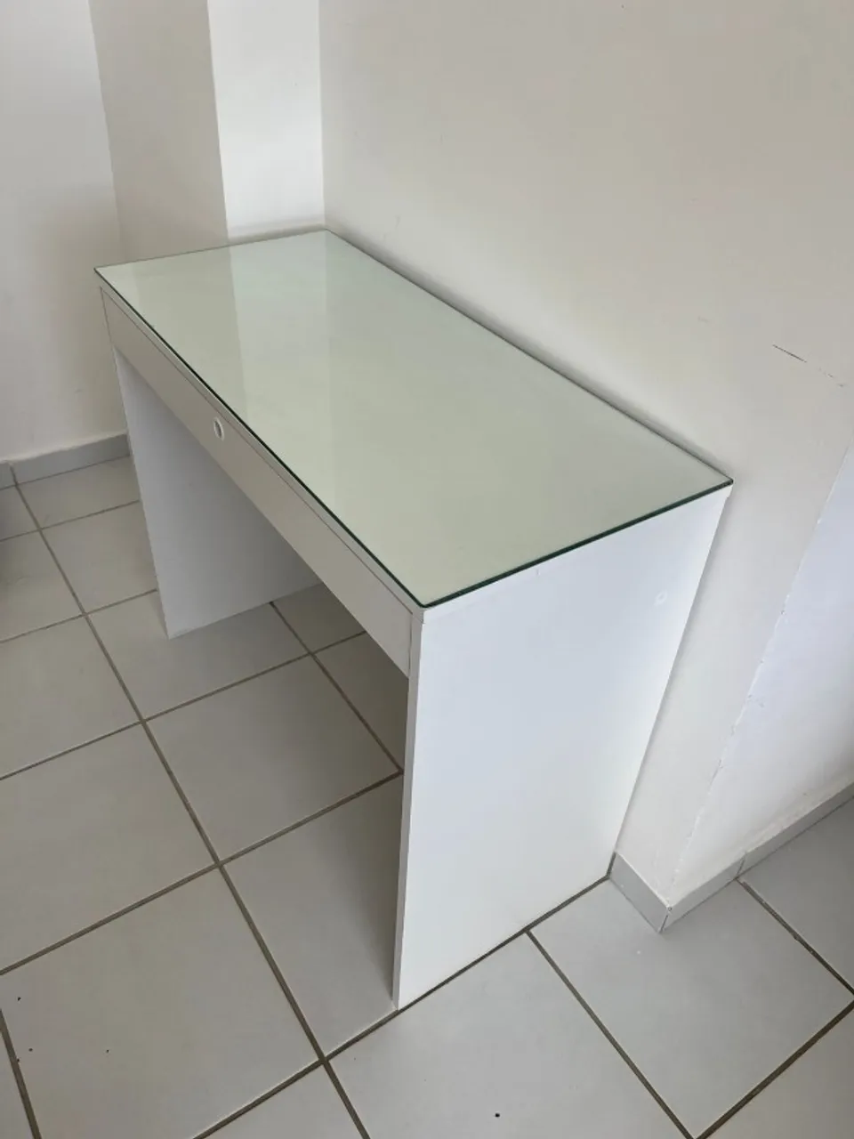 Escrivaninha com Gaveta