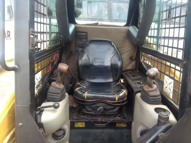 Mini Carregadeira Caterpillar 2012 - Foto 5